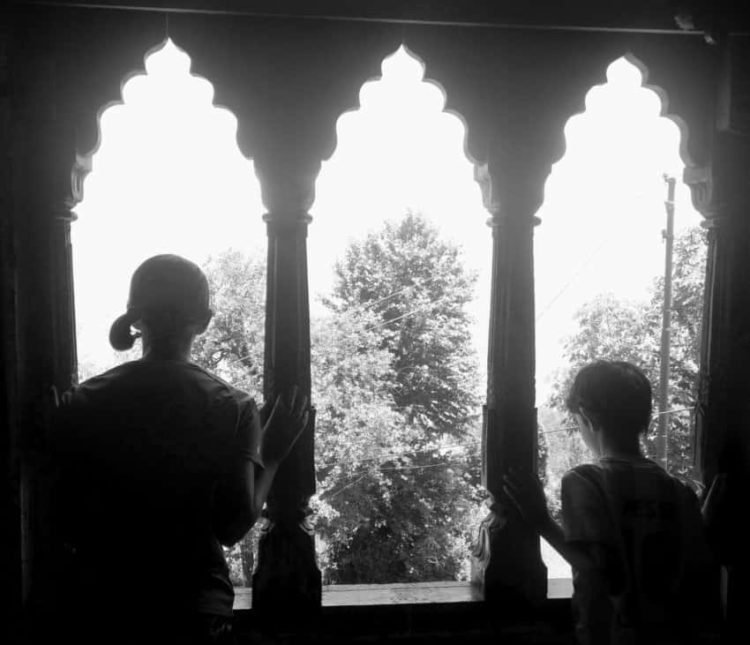 family_travel_blog_kids_traditional_bhotia_tribe