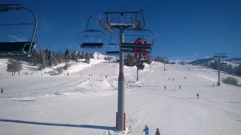 snow_covered_ski_mountains_alps_children_family