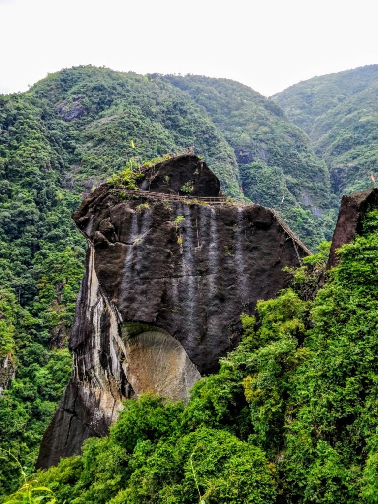 Mawryngkhang trek is a trek to the legendary King of Stones in Wahkhen village of Meghalaya. The Mawryngkhang trek involves walking on bamboo bridges over broomstick farms and deep gorges.Wahkhen village is located in the Pynursla Tehsil of East Khasi Hills district in Meghalaya, India. It is 42km away from Shillong.Shillong & Cherrapunji are popular tourist places of Meghalaya. #lighttravelaction #meghalaya #incredibleindia #offbeatindia #northeastindia #meghalayatravel #meghalayainhindi