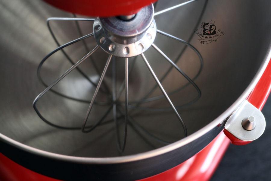 The best part of the festivals is putting together awesome Diwali gifts for your friends and family! Using a bundt cake pan and a few other baking accessories you can create a unique and cute present perfect for Diwali, Eid, Durga Puja,Christmas or a housewarming gift!Taking the time to personalize each gift goes a long way and can even fit in many budgets! So if you’re looking to do something a little different for that baker friend of yours, check out these awesome gift ideas for bakers.