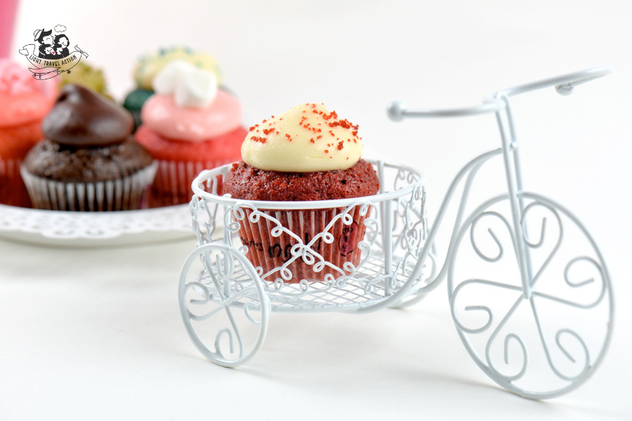 I love going the extra mile when it comes to presents. But I think we can all agree that sometimes picking the perfect gift can be a challenge! The list of awesome baking items are perfect for any bakers in your life! There are ideas for all budgets.Try gifting a baker things they not only love but need and enjoy the look on their faces!Using a few baking accessories you can create a unique and cute present perfect for Diwali, Eid, Durga Puja,Christmas or a housewarming gift!#bakinggifts