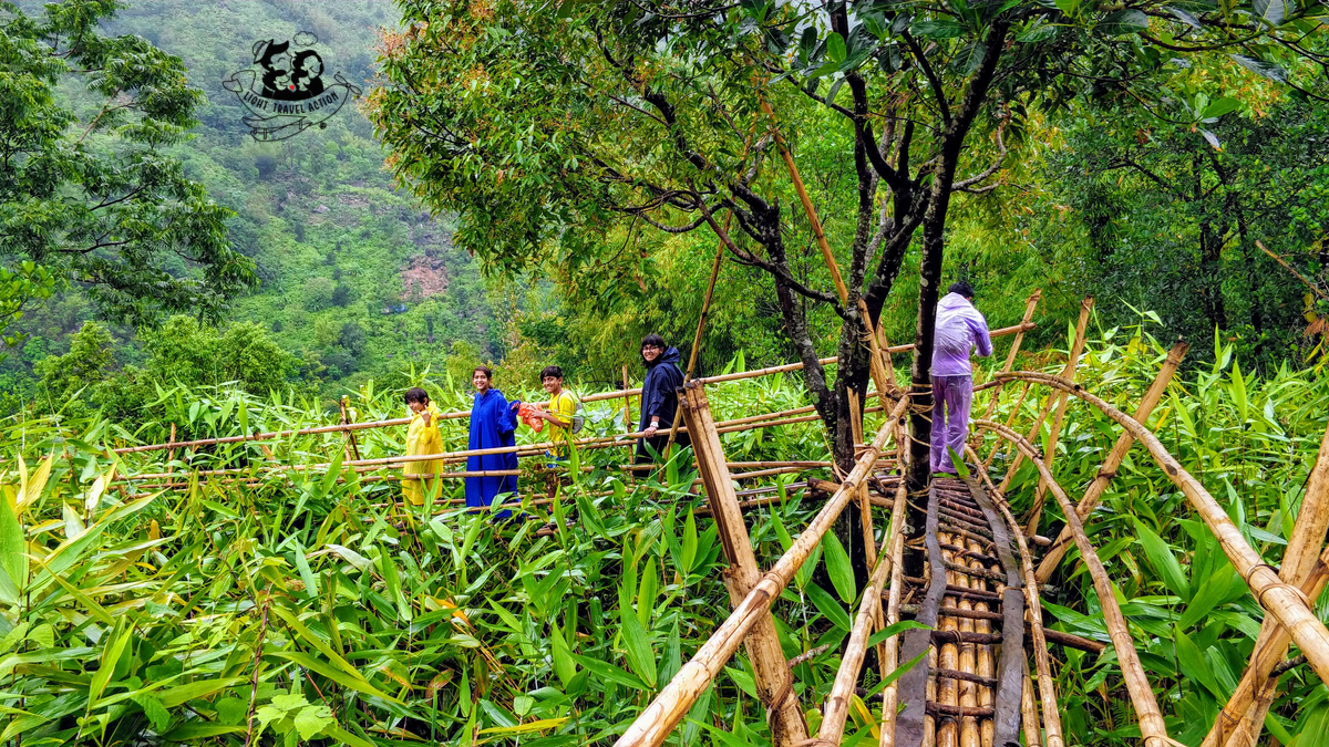 यू मॉरिंगखेंग (U Mawryngkhang) पत्थर वाह खेन (Wahkhen) गांव में है और इस ट्रैक को यू मॉरिंगखेंग ट्रेक या पूर्वी खासी पहाड़ियों का बंबू ब्रिज ट्रेक ( U Mawryngkhang trek / Bamboo Bridge trek of East Khasi Hills) भी कहा जाता है ।अधिक जानने के लिए लिंक पर क्लिक करें। #pinterestinhindi #hinditravelblog #meghalayainhindi # Mawryngkhangtrek #bambootrekinhindi #meghalayatrek #offbeatindia