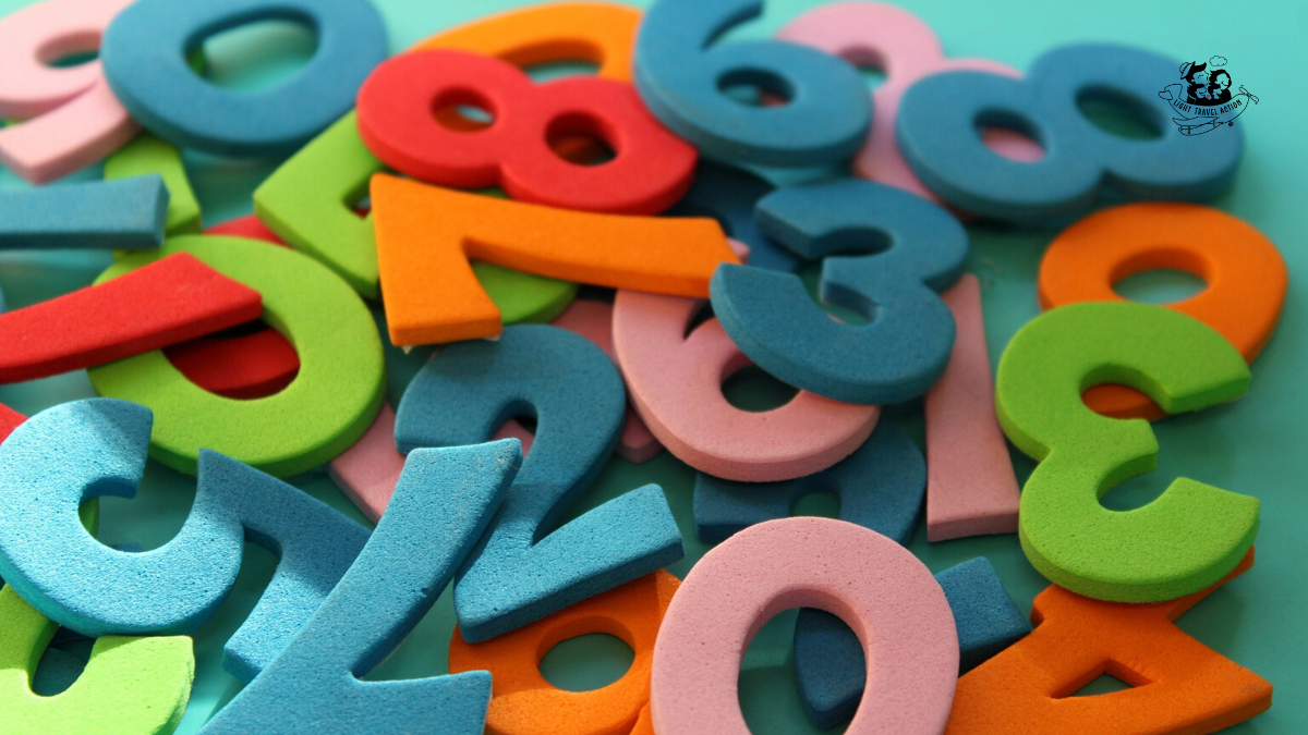 If you are travelling to India and planning to stay for a longer period like a month or more for volunteering, classes, workshops etc, knowing Hindi numbers would be of great help to you in your day to day life. It is not unheard of that many times foreigners are ripped off their money as the vendors don’t pay back the balance.In this post learn numbers 100 to 1000 in Hindi in units of 50 #lighttravelaction #hindinumbers #incredibleindia #shoppinginindia #whattobuyinindia #indiancurrency #hindinumbers100to1000