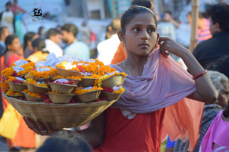 Visiting India & wondering What To Wear to a Hindu Temple?Then read on.India is a beautiful country, but it can often seem overwhelming due to the chaos, noise, crowds, different languages, rituals and cultures.It feels more complicated while visiting religious places as one wants to be careful of not offending local religious sentiments.In this blog post read what to wear, what not to wear, when to cover head and other Hindu Temple etiquettes #lighttravelaction #hindutemple #whattowearinindia