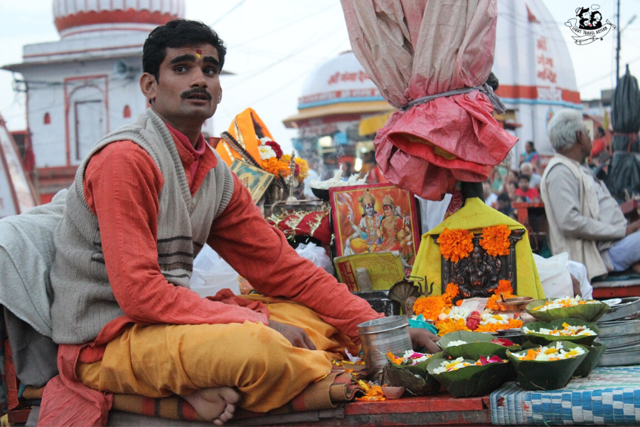 Visiting India & wondering What To Wear to a Hindu Temple?Then read on.India is a beautiful country, but it can often seem overwhelming due to the chaos, noise, crowds, different languages, rituals and cultures.It feels more complicated while visiting religious places as one wants to be careful of not offending local religious sentiments.In this blog post read what to wear, what not to wear, when to cover head and other Hindu Temple etiquettes #lighttravelaction #hindutemple #whattowearinindia