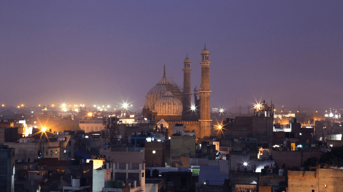 This great mosque of Old Delhi is the largest in India, with a courtyard capable of holding 25,000 devotees. The highly decorative mosque has three great gates, four towers and two 40 m-high minarets constructed of strips of red sandstone and white marble. Click to read travel tips & other necessary details #lighttravelaction #incredibleindia #jamamasjid #delhitourism #thingstodoindelhi #thingstodoinindia