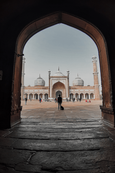 This great mosque of Old Delhi is the largest in India, with a courtyard capable of holding 25,000 devotees. The highly decorative mosque has three great gates, four towers and two 40 m-high minarets constructed of strips of red sandstone and white marble. Click to read travel tips & other necessary details #lighttravelaction #incredibleindia #jamamasjid #delhitourism #thingstodoindelhi #thingstodoinindia
