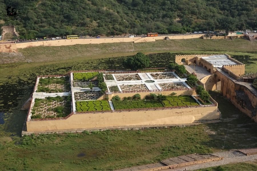 One of the top tourist attractions of Jaipur, the stunning Amer Palace Fort sits atop a small hill, and is located at a distance about 11 km from the main city. Built with pale yellow and pink sandstone, and with white marble, the magnificent Amer Fort is an extensive palace complex. Click to read things to know before your visit #lighttravelaction #amberfortjaipurphotography #amberfort #amberfortjaipur #amberfortphotography #amberfortjaipurarchitecture #amberfortjaipurindia #amerfortjaipurindia