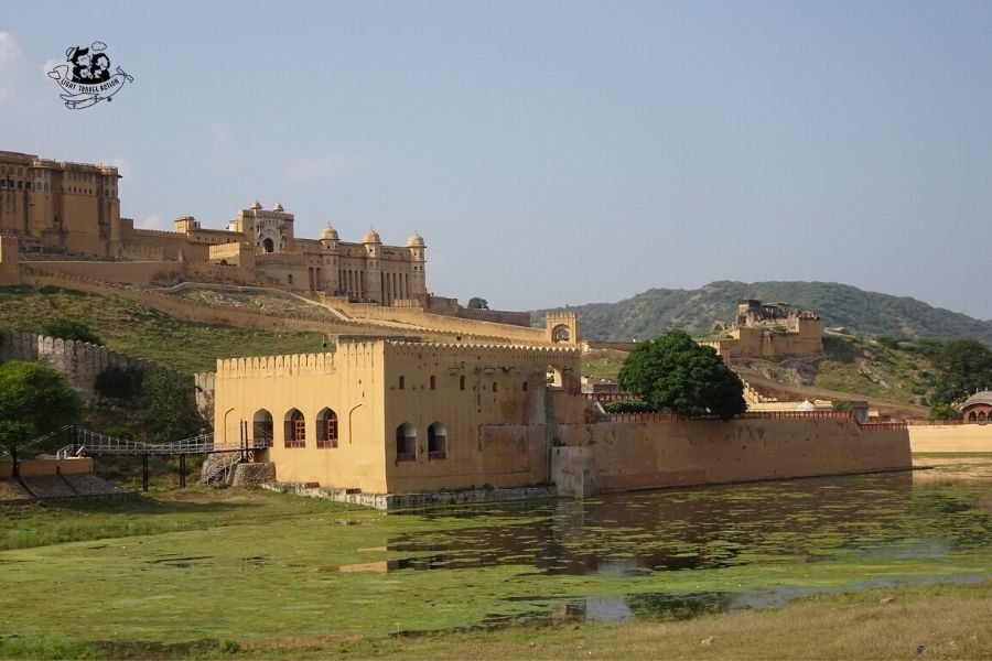 One of the top tourist attractions of Jaipur, the stunning Amer Palace Fort sits atop a small hill, and is located at a distance about 11 km from the main city. Built with pale yellow and pink sandstone, and with white marble, the magnificent Amer Fort is an extensive palace complex. Click to read things to know before your visit #lighttravelaction #amberfortjaipurphotography #amberfort #amberfortjaipur #amberfortphotography #amberfortjaipurarchitecture #amberfortjaipurindia #amerfortjaipurindia