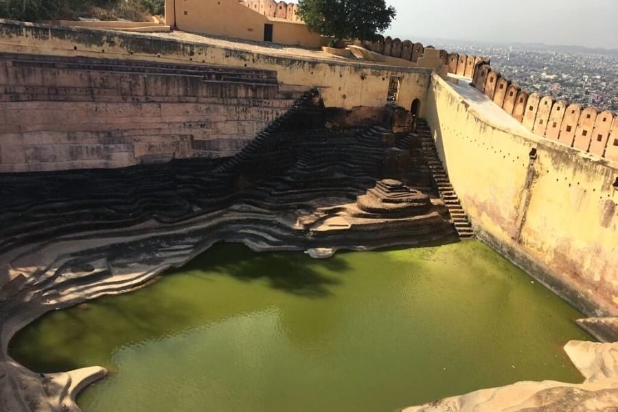 light-travel-action-nahargarh-baori