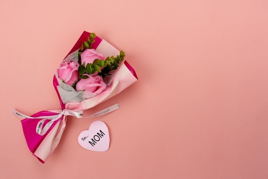 lighttravelacttion-mothersday-giftguide