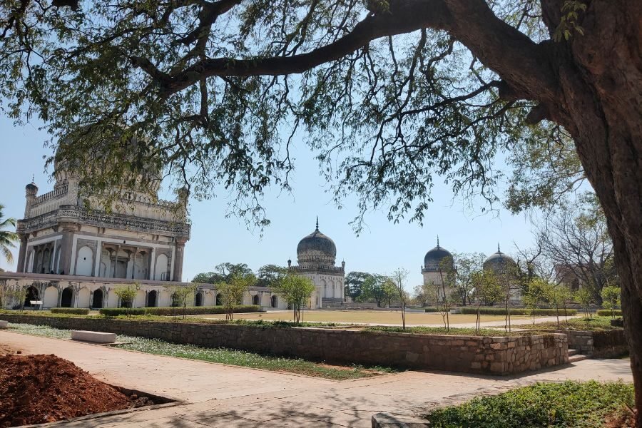 lighttravelaction-hyderabad-qutbshahitombs